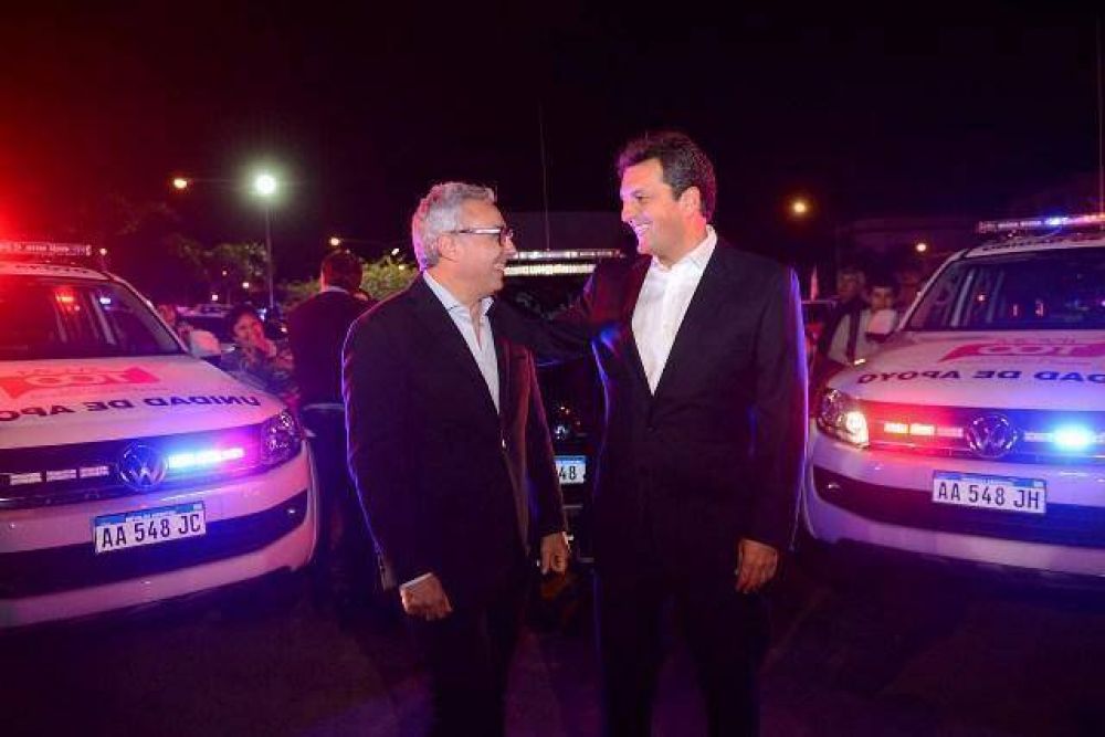 Julio Zamora y Sergio Massa presentaron nuevos mviles de seguridad en Tigre