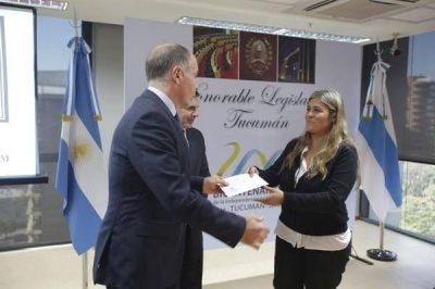 Buscan aprobar una ley para ayudar a personas con dislexia