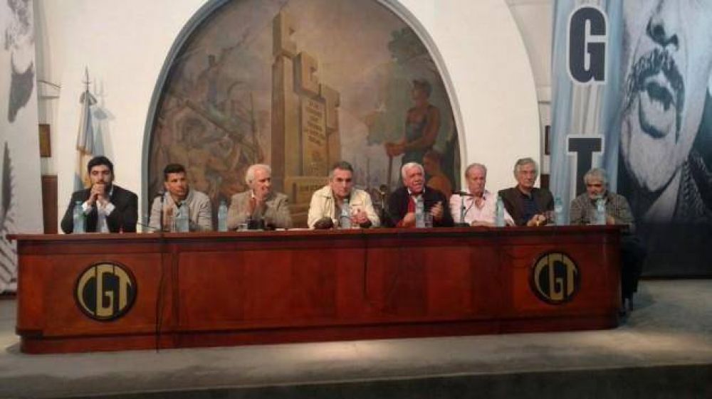 El gobernador acompa a Pino Solanas en la presentacin de su libro El legado