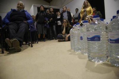 Agua salada: consumidores llaman a no pagar hasta que lo solucionen