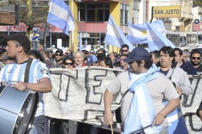 Trabajadores de Guilford viajan a Rawson con la esperanza de cobrar las quincenas adeudadas