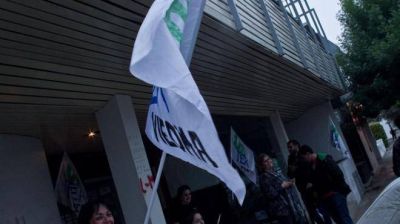 Docentes desaf�an al gobierno y toman sedes de Educaci�n