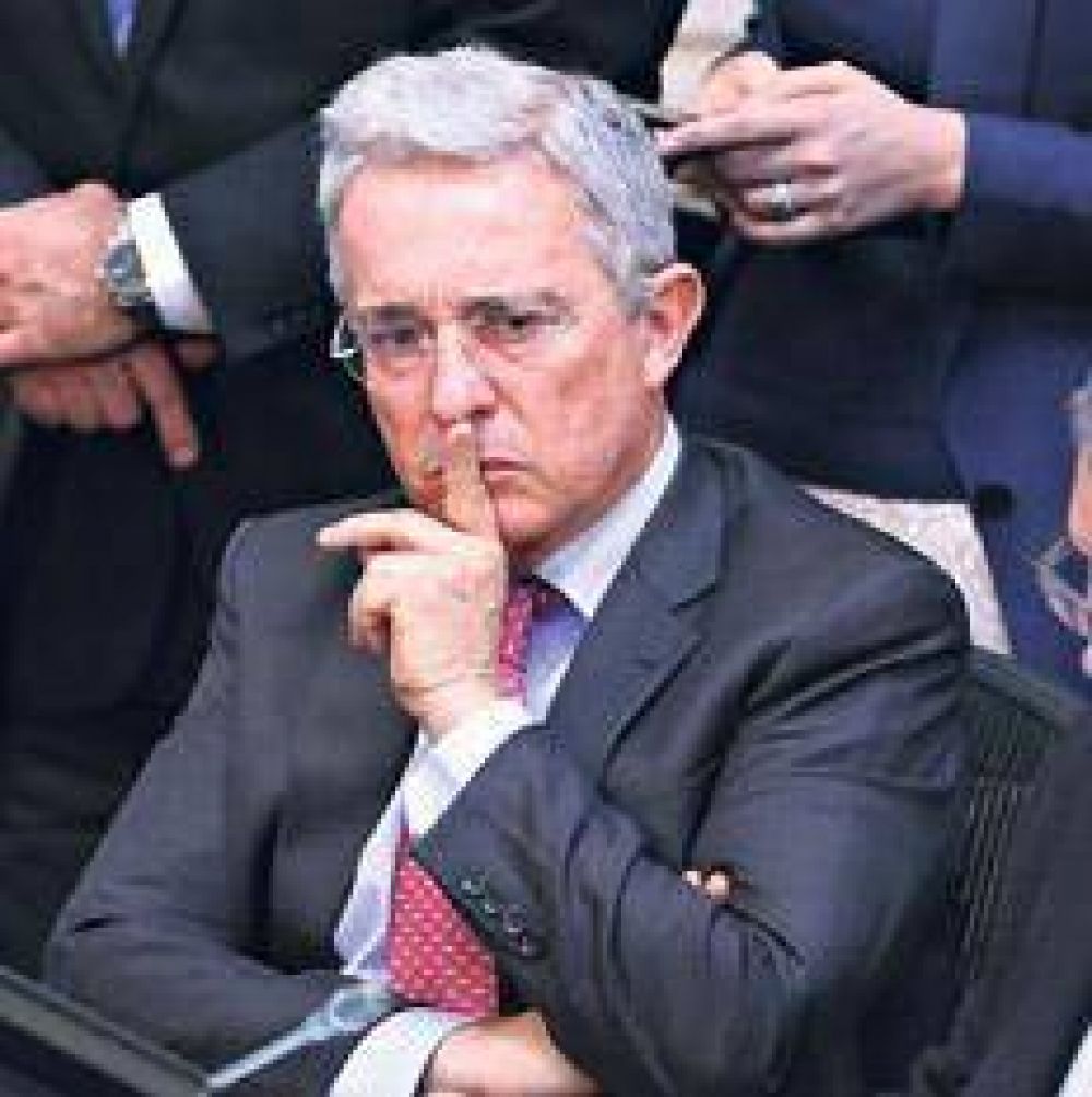Santos y Uribe nombran representantes