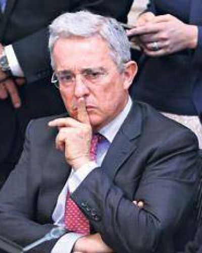 Santos y Uribe nombran representantes