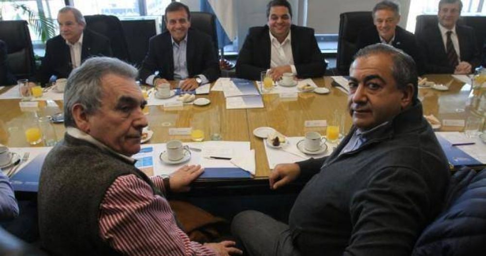Con problemas para articular el bono, el Gobierno le pide a la CGT bajar expectativas
