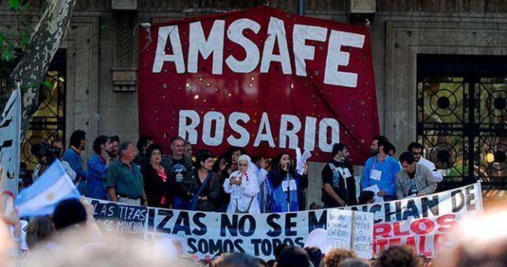 Paran y movilizan los docentes santafesinos por reapertura de paritarias