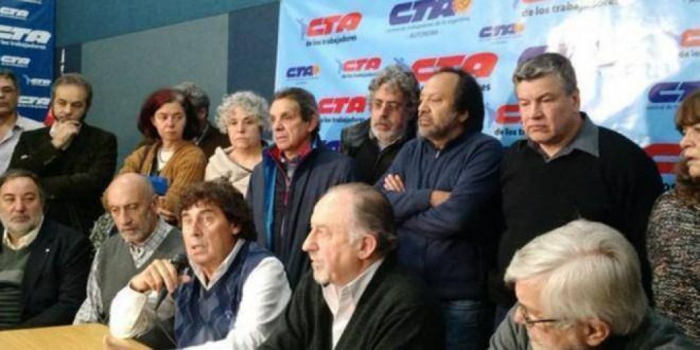 Las CTA insisten en reabrir las paritarias y se alejan de la CGT