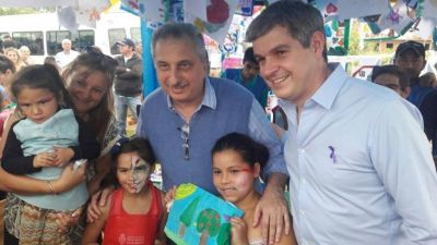 Marcos Pe�a recorri� una plaza de Itaemb� Min�, y prometi� �estar cerca de la gente�