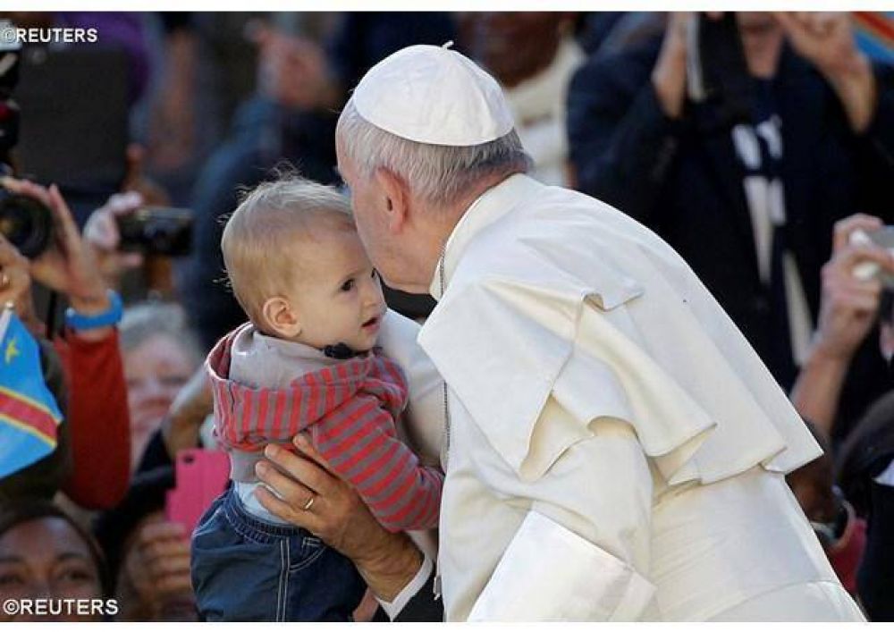 Confiemos en Jes�s Misericordioso y oremos a Mar�a Reina de las Misiones, pide el Papa