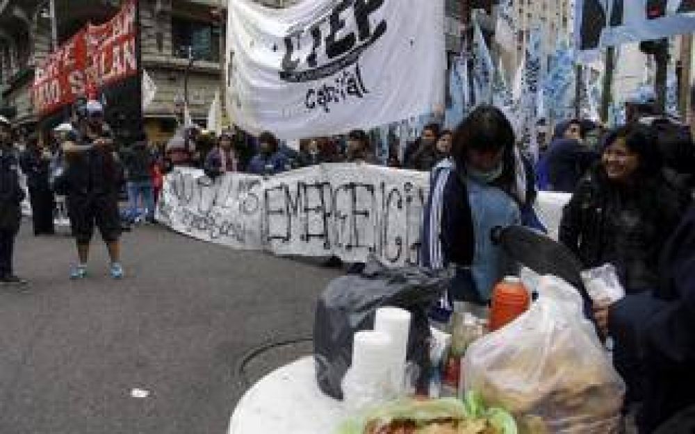 Movimientos sociales instalan 