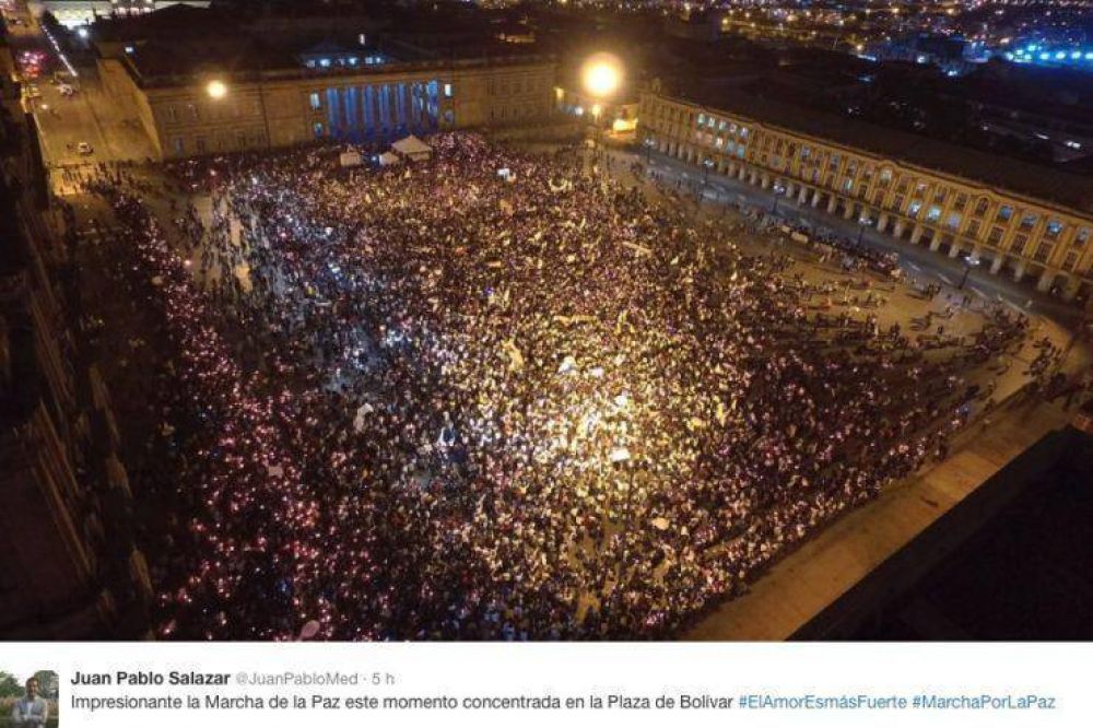 Miles de Colombianos marchan en silencio pidiendo por la paz