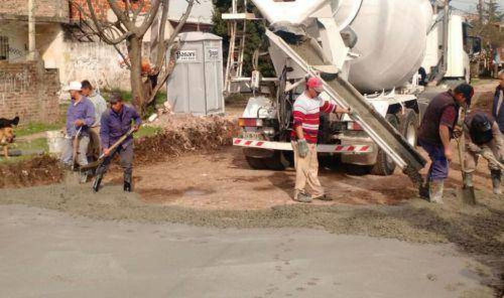 Construyen nuevas cuadras de hormig�n