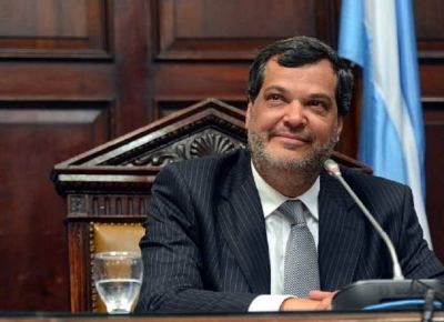El PJ aplaz� la visita de Giacchi y marc� la cancha en la Legislatura