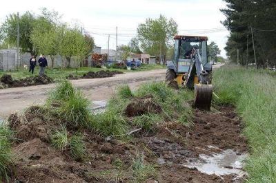 TRABAJOS DE SANEAMIENTO DE DESAG�ES PLUVIALES