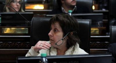 Oca�a pide que el monumento a Col�n vuelva al patio de la Rosada