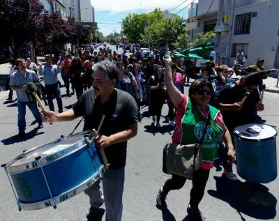 Protesta de auxiliares de servicio en toda la provincia