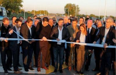 El gobernador inaugur� el pavimento de la Ruta 4