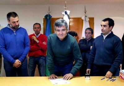 Zabaleta encabez� la licitaci�n para pavimentar Combate de Pav�n