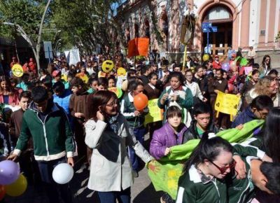 Conciencia a paso firme: hicieron una caminata por la inclusi�n