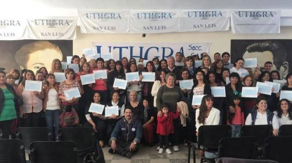 Beneficiarios del Plan recibieron certificados de la UTHGRA