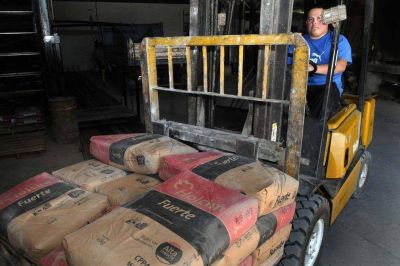 La falta de obras frena la suba del cemento en Mendoza