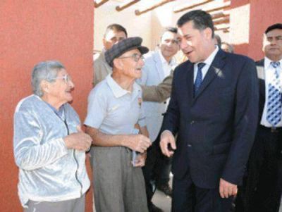 Casas inaugur� electrificaci�n rural en �ngel Vicente Pe�aloza