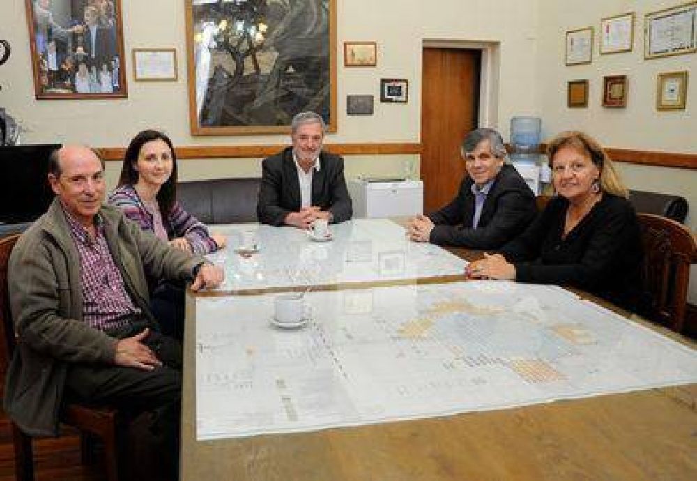 El intendente recibi� a autoridades del Ministerio de Salud de la provincia