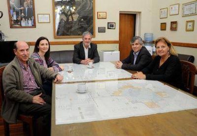 El intendente recibi� a autoridades del Ministerio de Salud de la provincia