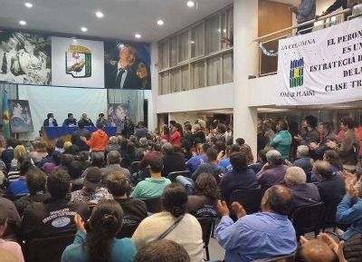 Intendentes, sindicatos y concejales en una fuerte muestra de unidad del Peronismo Platense