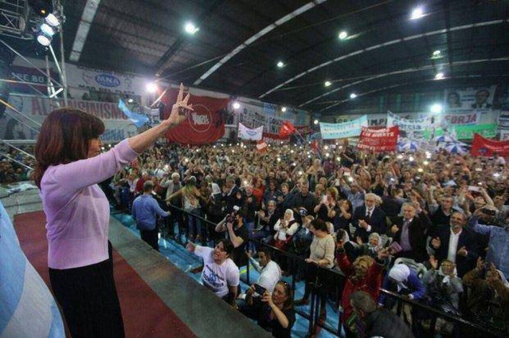Cristina llam� a formar un frente opositor al macrismo