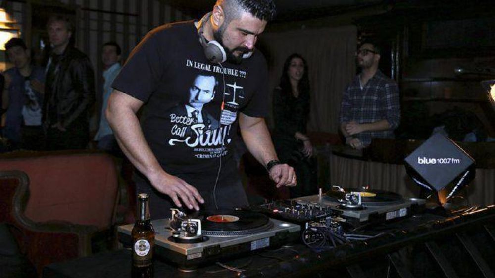 El vinilo ya tiene su lugar en la noche porte�a