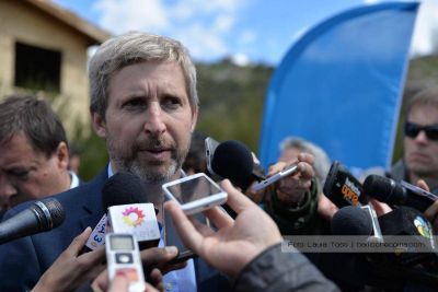 Frigerio asegur� que el gasoducto y el saneamiento del lago son 