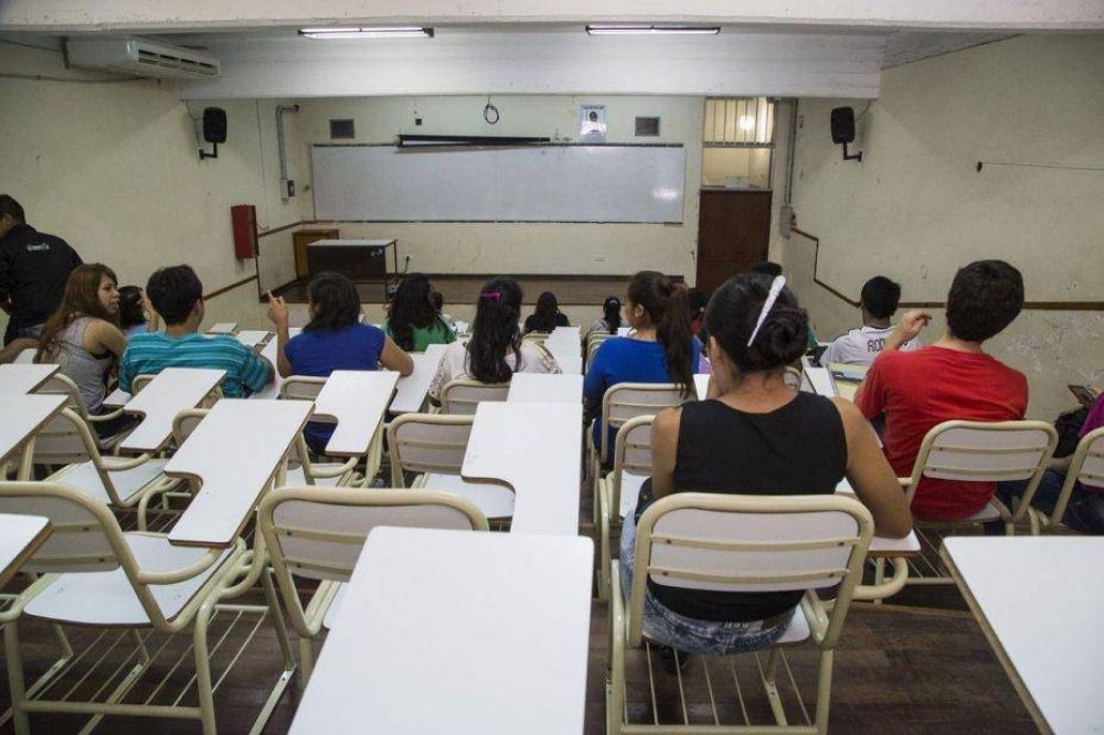 Entregar�n becas a j�venes graduados universitarios