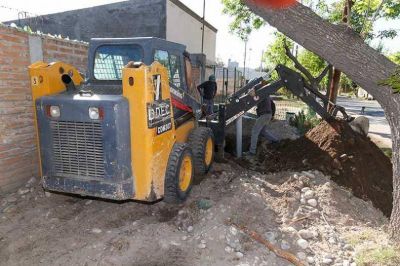 Asfalto y construcci�n de cloacas en Pueblo Diamante y el Barrio Alberdi