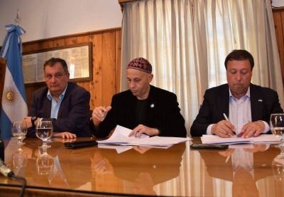 Bergman y Weretilneck firmaron convenios para trabajar en incendios, residuos y saneamiento