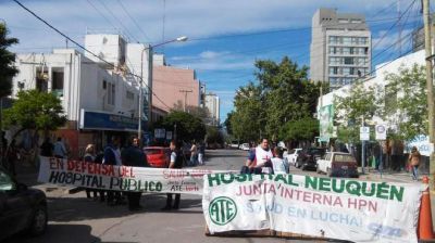 ATE cort� la calle por falta de medicamentos en el hospital