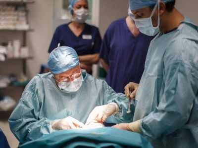 Amenazan con no hacer cirug�as a pacientes de obras sociales