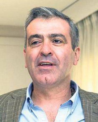 Socios que andan a los codazos