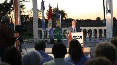 Lifschitz particip� de los festejos por el aniversario de la fundaci�n de Pilar