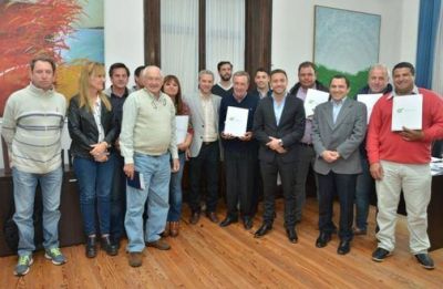 Podr�n empezar el cobro del Programa Federal de Viviendas