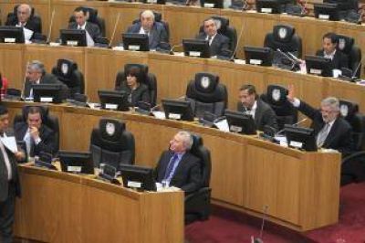 Un decreto oculto durante un a�o revela que la Legislatura gast� en subsidios millones destinados a sueldos