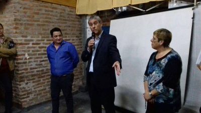 Ferraresi entreg� subsidios a 13 Bibliotecas Populares por $84 mil