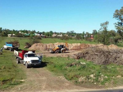 Denuncian que tiran basura al final de barrio Las Paltas