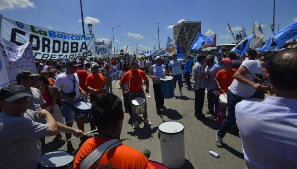 Los intendentes dicen que el bono de fin de a�o es impagable