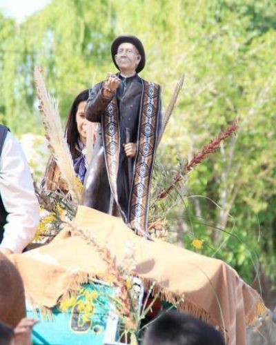 �Como cristiano un santo y como hombre un patriota�