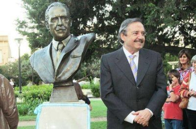 Furiosa semana para la UCR: despu�s de CFK con la boina, Macri quiere 