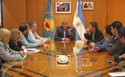 Ferraresi respald� el proyecto para garantizar cuotas alimentarias en los comedores escolares