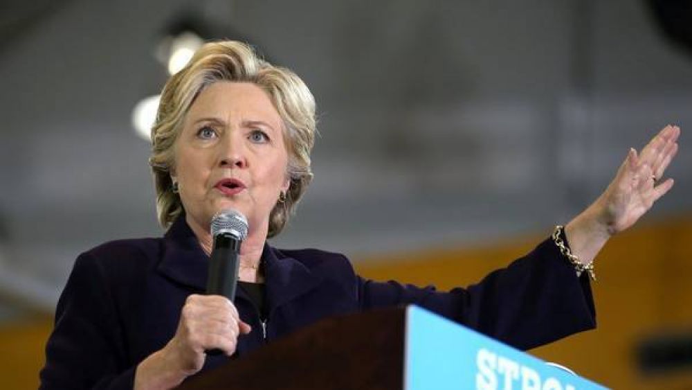 Hillary toma impulso en los sondeos tras el debate