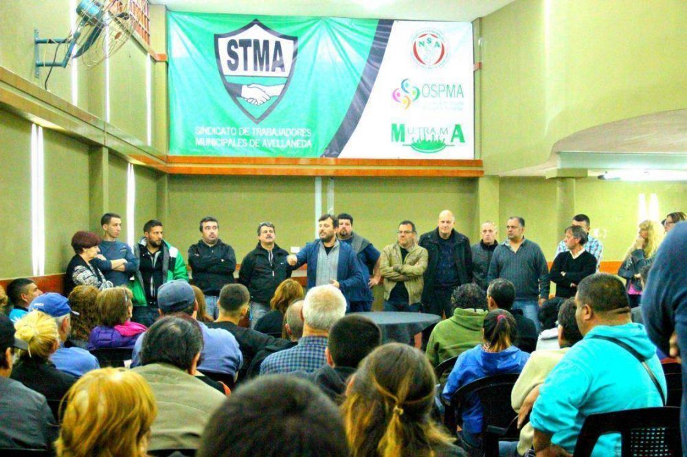 El STM de Avellaneda gestion y entreg 200 becas de estudio para los hijos de municipales