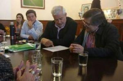 Provincia y municipios acordaron plan de inversi�n para obras viales